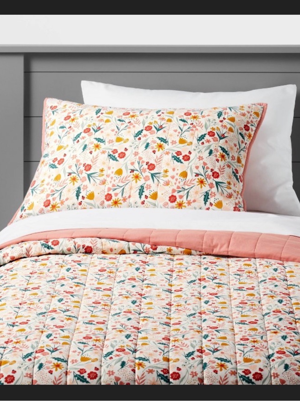 Pillowfort Floral Quilt and Sham, Twin